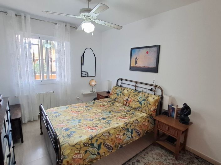 Image No.10-2 Bed Property for sale