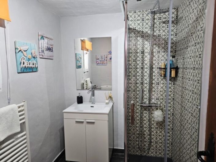 Image No.12-9 Bed Property for sale