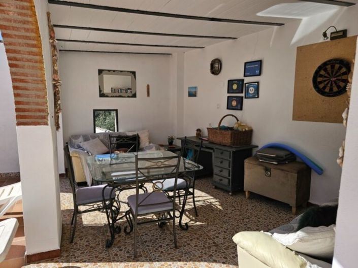 Image No.15-9 Bed Property for sale