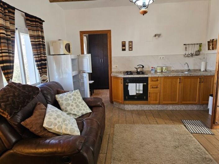 Image No.17-9 Bed Property for sale