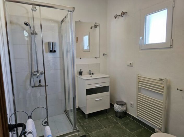 Image No.19-9 Bed Property for sale