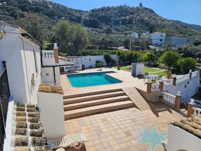 Image No.24-9 Bed Property for sale