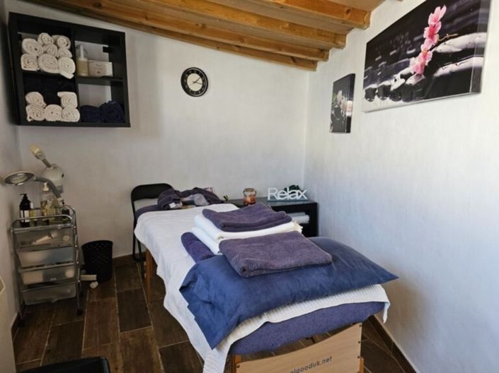 Image No.27-9 Bed Property for sale