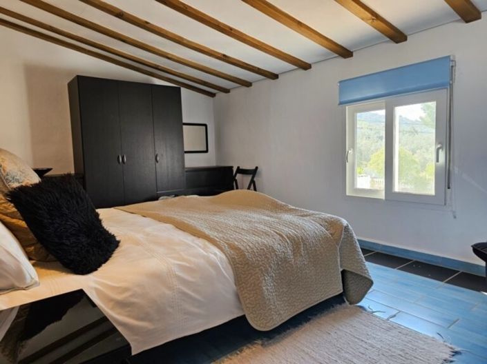 Image No.28-9 Bed Property for sale