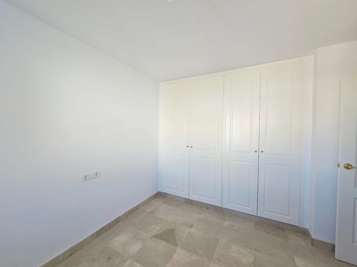 Image No.13-3 Bed Property for sale