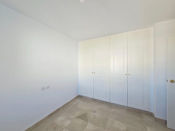 Image No.14-3 Bed Property for sale