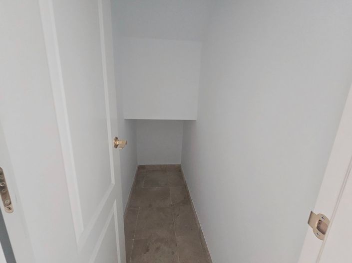 Image No.20-3 Bed Property for sale