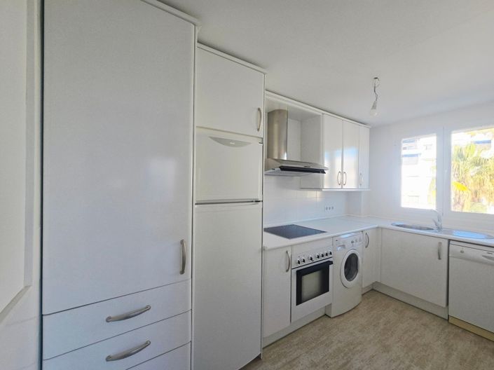 Image No.24-3 Bed Property for sale