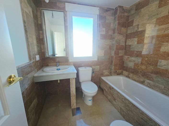 Image No.9-3 Bed Property for sale