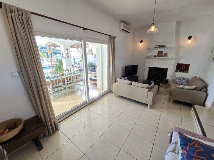 Image No.3-4 Bed Villa for sale