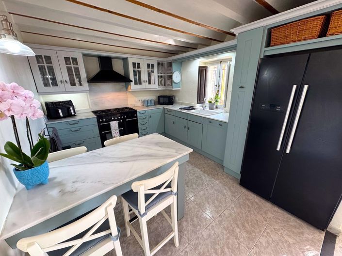 Image No.12-6 Bed Property for sale