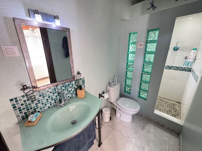 Image No.18-6 Bed Property for sale