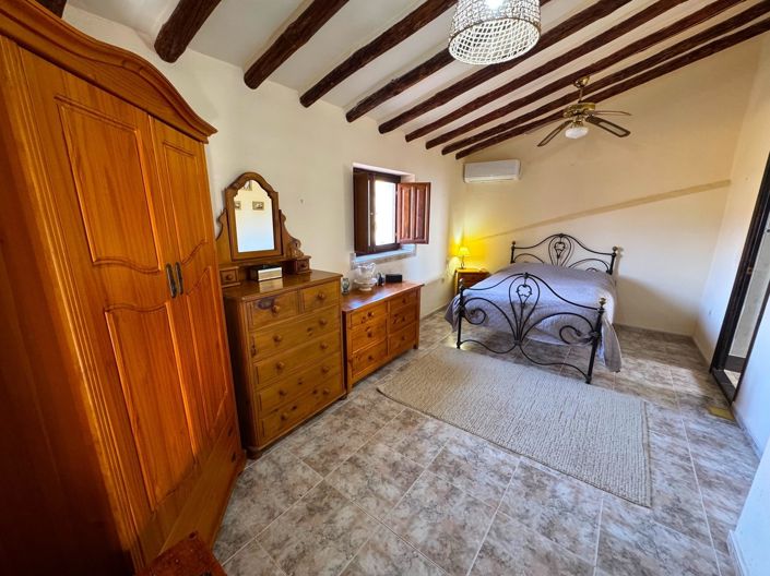 Image No.19-6 Bed Property for sale