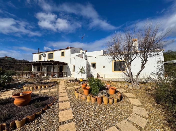 Image No.2-6 Bed Property for sale