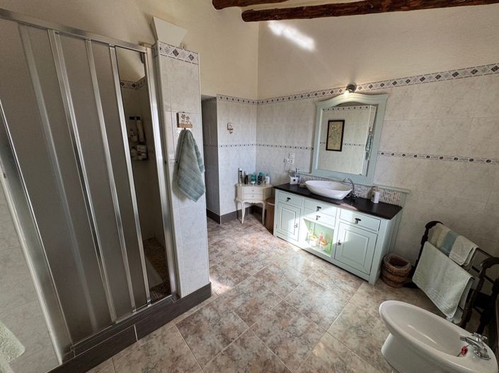 Image No.20-6 Bed Property for sale