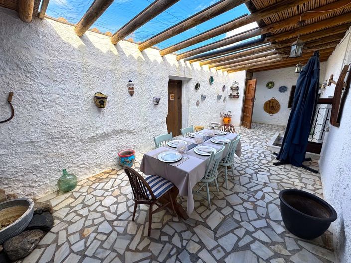 Image No.21-6 Bed Property for sale