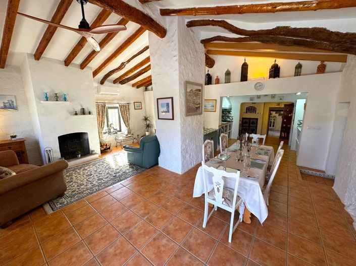 Image No.22-6 Bed Property for sale