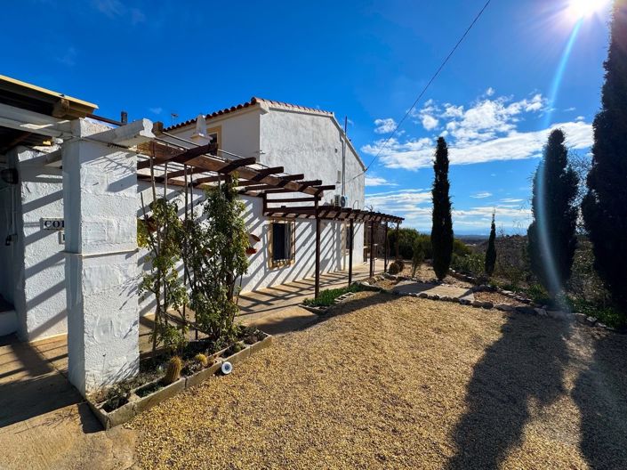 Image No.5-6 Bed Property for sale