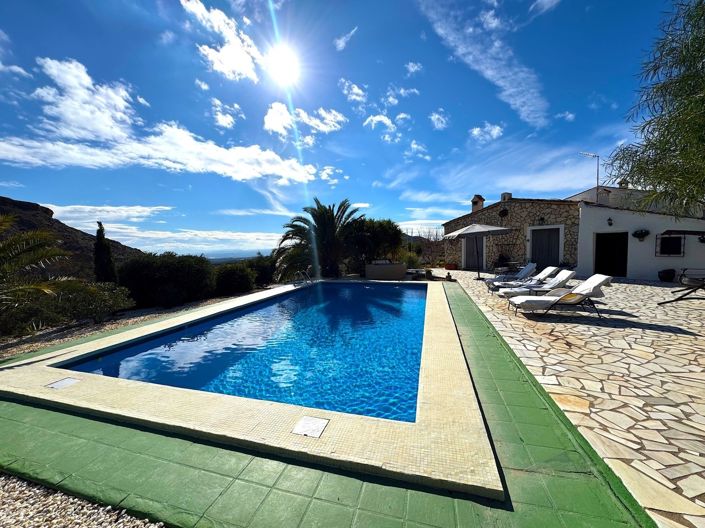 Image No.9-6 Bed Property for sale