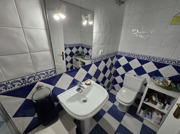 Image No.17-2 Bed Property for sale