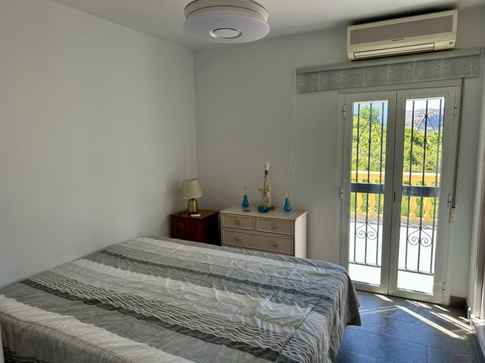 Image No.12-3 Bed Property for sale