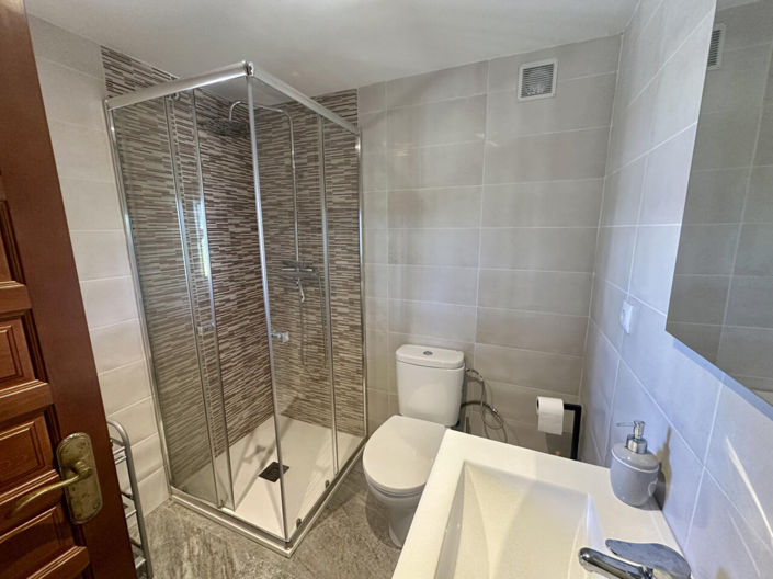 Image No.13-3 Bed Property for sale