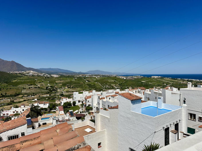 Image No.18-3 Bed Property for sale