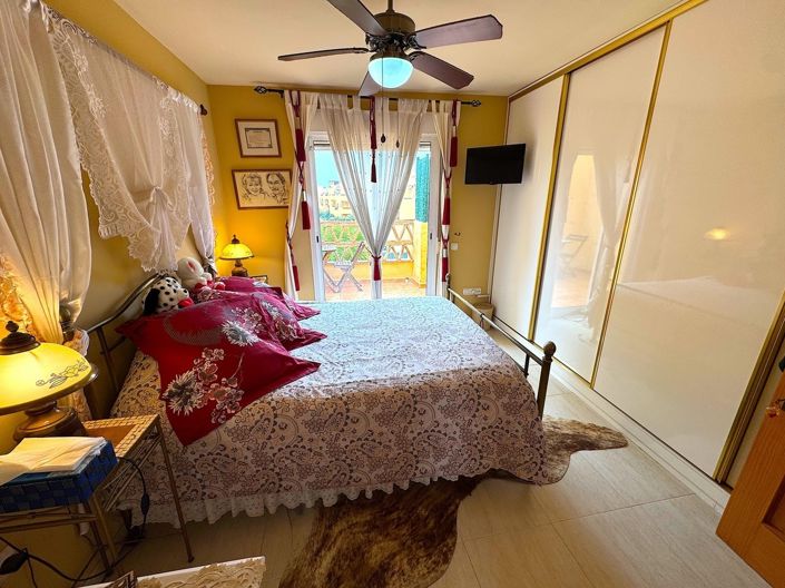 Image No.12-3 Bed Property for sale