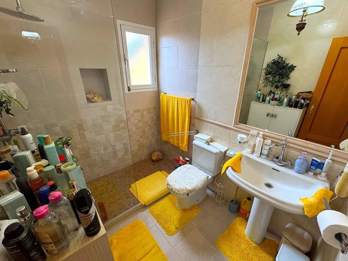 Image No.17-3 Bed Property for sale