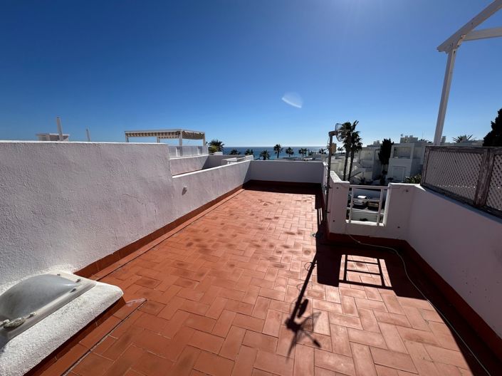 Image No.19-3 Bed Property for sale