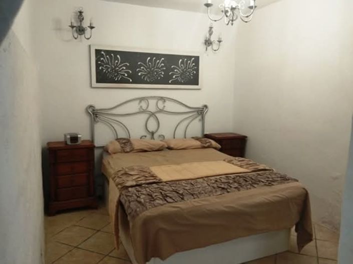 Image No.18-7 Bed Property for sale