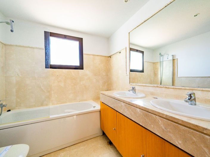 Image No.22-3 Bed Apartment for sale