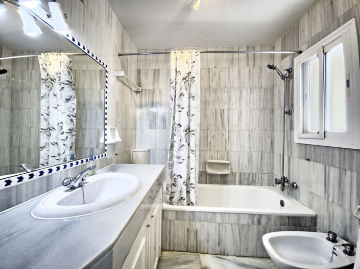 Image No.20-2 Bed Apartment for sale