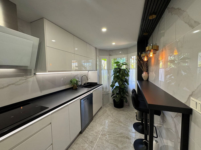 Image No.9-4 Bed Property for sale