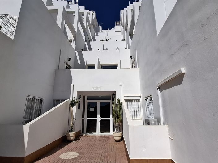 Image No.25-3 Bed Apartment for sale