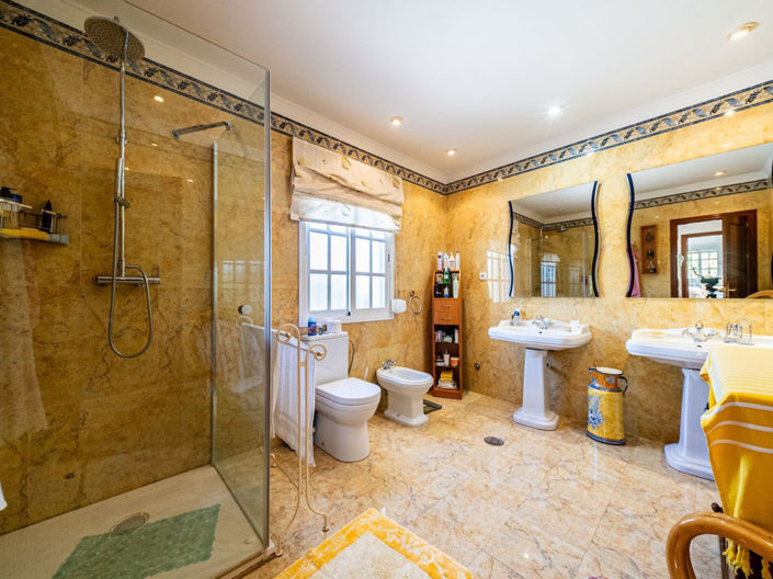 Image No.26-5 Bed Villa for sale