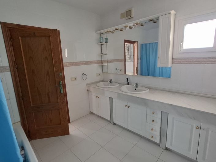 Image No.16-4 Bed Villa for sale