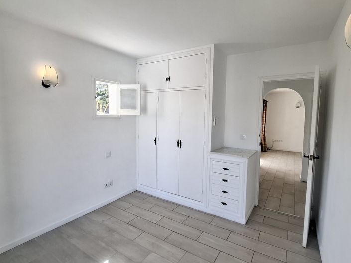 Image No.21-2 Bed Apartment for sale