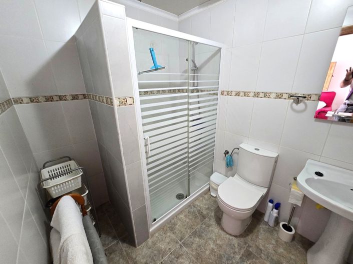 Image No.13-6 Bed Property for sale