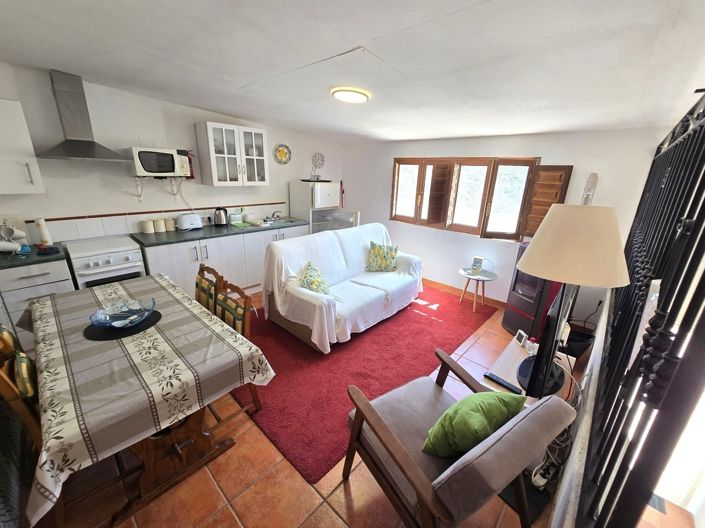 Image No.18-6 Bed Property for sale