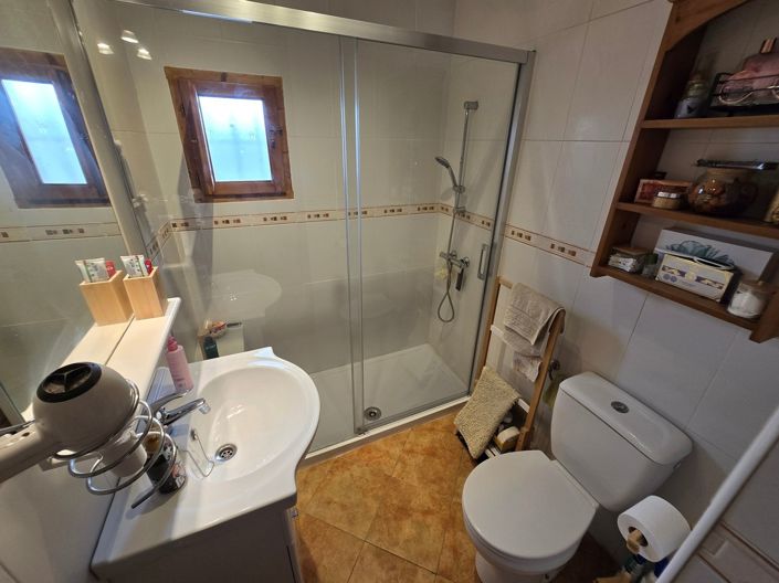 Image No.22-6 Bed Property for sale