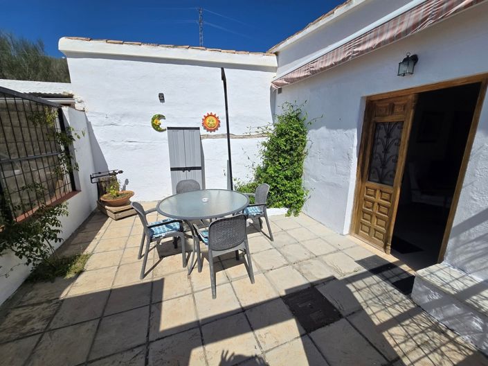 Image No.24-6 Bed Property for sale