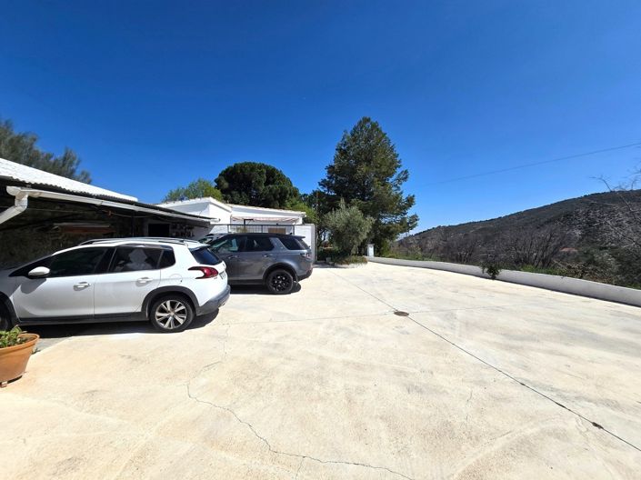 Image No.27-6 Bed Property for sale