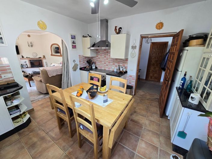 Image No.6-6 Bed Property for sale