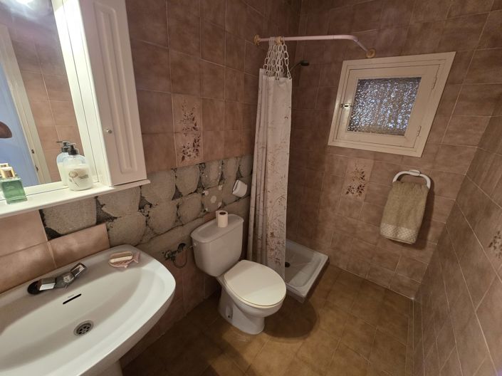 Image No.13-3 Bed Property for sale