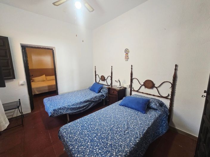 Image No.10-4 Bed Villa for sale