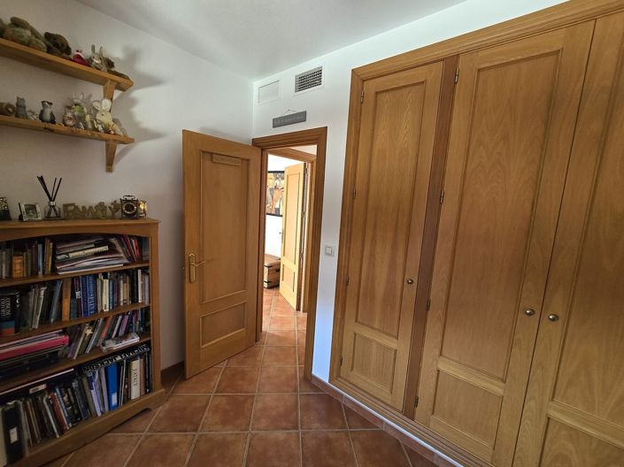 Image No.18-4 Bed Villa for sale