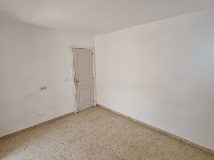 Image No.17-2 Bed Property for sale