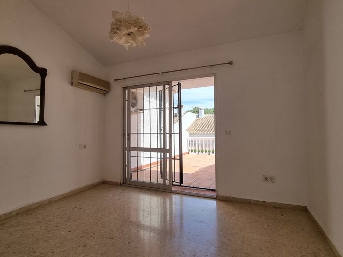 Image No.18-2 Bed Property for sale
