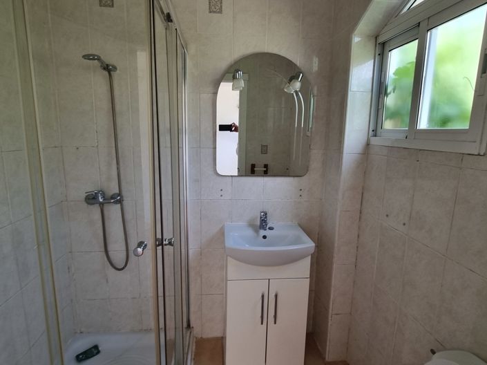 Image No.19-2 Bed Property for sale